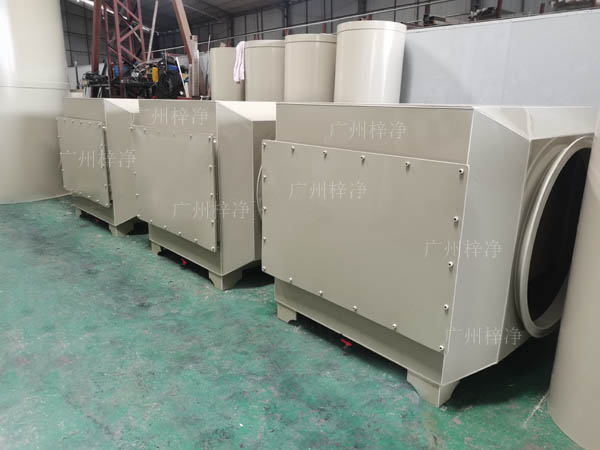 PP活性炭吸附箱又名活性炭吸附塔主要是利用過濾以及吸附法將廢氣中的有機物質(zhì)去除。